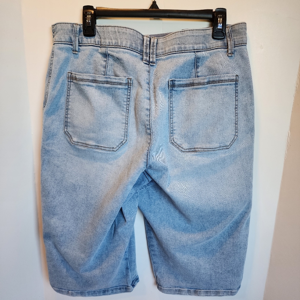 Democracy Absolution Bermuda Shorts Longer Length Denim Light Wash size 16 - Picture 6 of 6